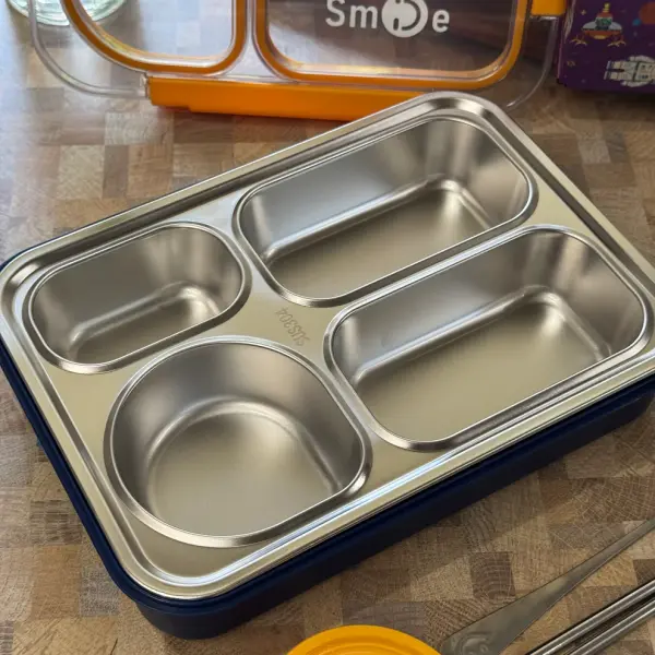 Four Portion Bento Lunch Box (Leak-resistant)
