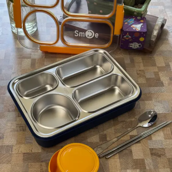 Four Portion Bento Lunch Box (Leak-resistant)